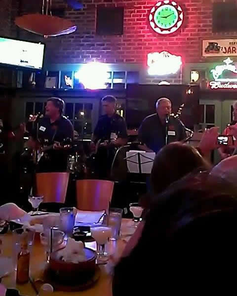 Enlarged photo of the Links playing at Mexico Joes.